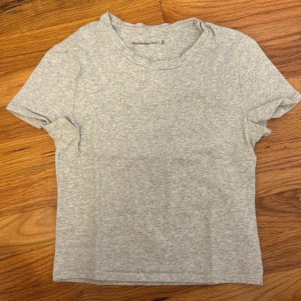 Abercrombie cropped baby tee size XS gray